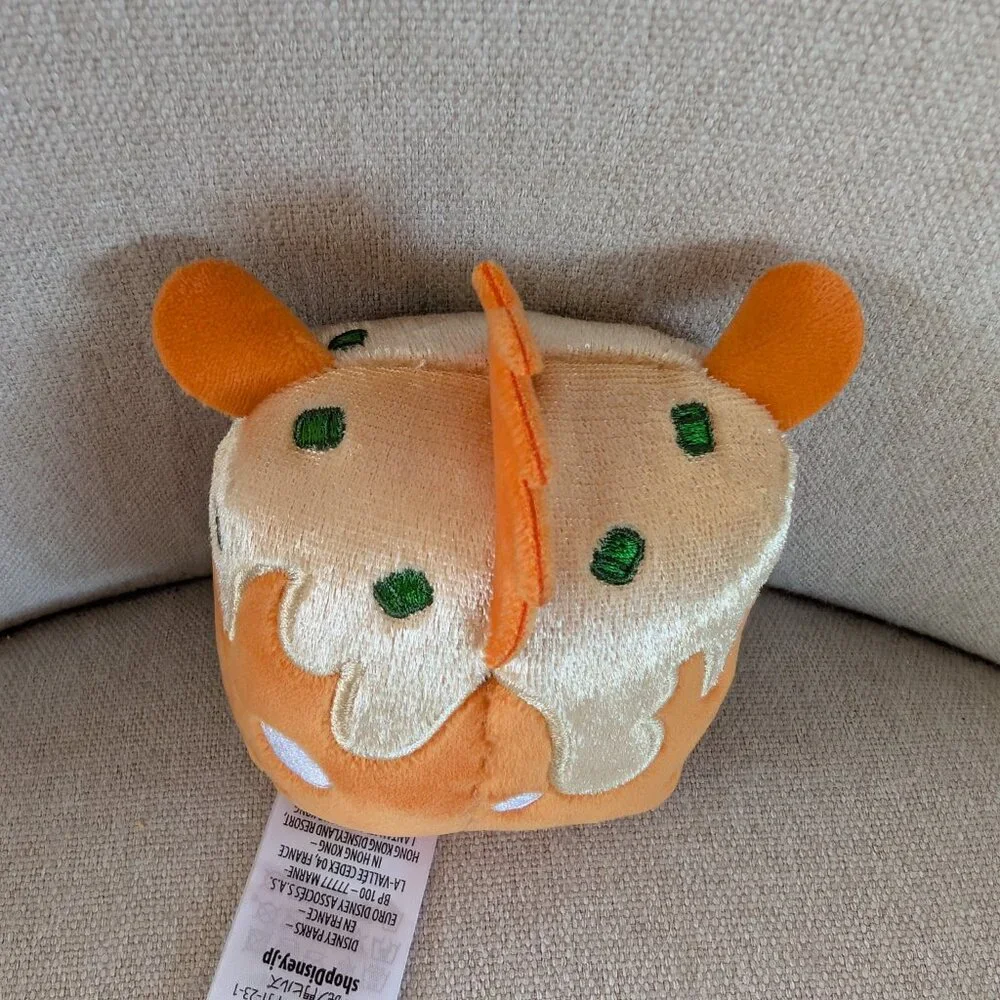 Mini Disney Munchlings 2023 Festive Fare Lion‎ King Pumbaa Salted Pretzel Bun